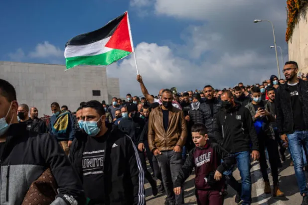 المستوطنون يقتلون فلسطينياً في الضفة