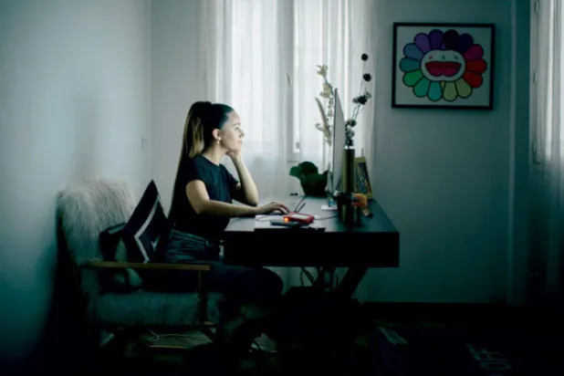 لينا محفوف يتابعها ملايين الفرنسيين رغم سنها الصغير (نيويورك تايمز)  