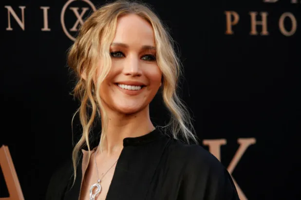 إصابة جينيفر لورنس بزجاج متطاير قرب عينها خلال تصوير فيلمها الجديد