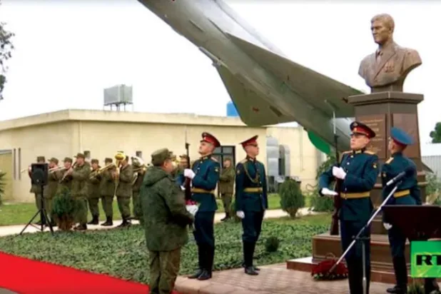 Hmeymim üssü… Rus Karar Merkezi ve ‘kahramanların’ heykelleri