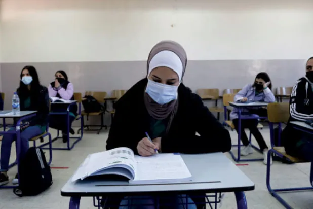 الأردن يفتح المدارس بعد عام على إغلاقها