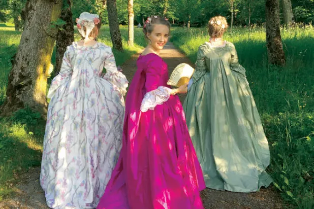 فيليبا تروزيلي تخصصت في المجوهرات القديمة والملابس التاريخية (نيويورك تايمز)