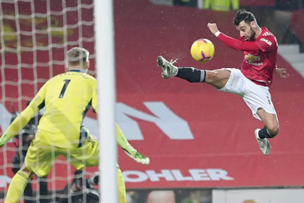 فرنانديز انضم إلى يونايتد الموسم الماضي في آخر صفقات النادي التي تعد باهظة (رويترز)