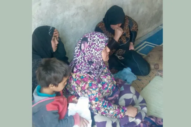 نساء من دون أطراف يعشن مع هدير الطائرات في مخيمات شمال غربي سوريا