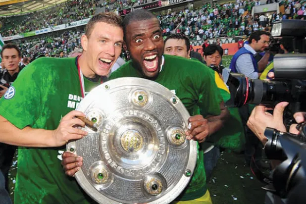 دزيكو وغرافيتي وموسم لم يتكرر ودرع الدوري الألماني في 2009 (غيتي)