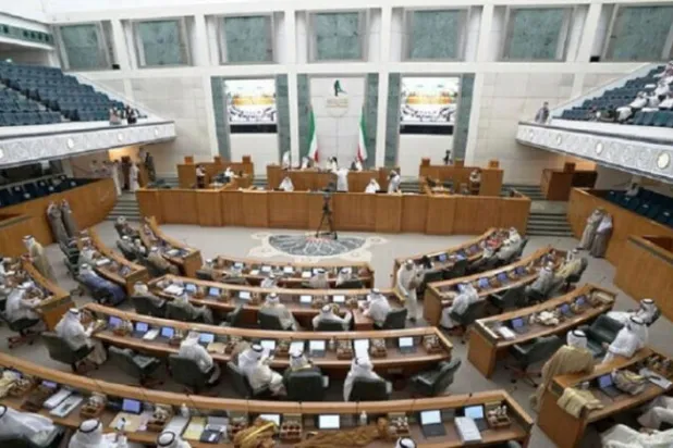 Kuveyt Emiri, meclis oturumlarını bir aylığına askıya aldı