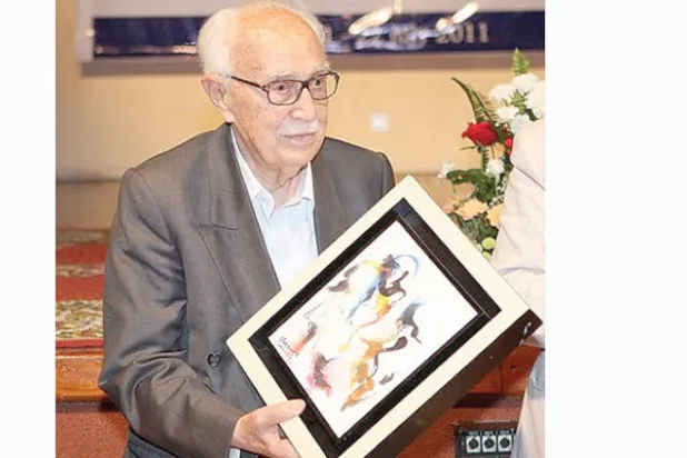 عبد الكريم غلاب لدى تكريمه في «أصيلة» عام 2012