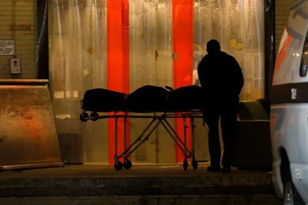 İngiltere'de son 24 saatte Kovid-19'dan 290 can kaybı