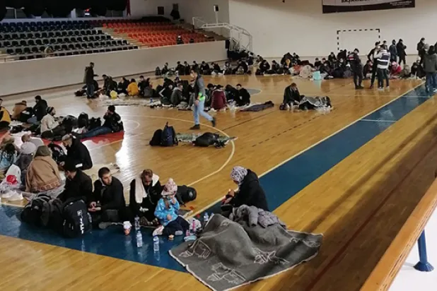 Kamyonlardan 35'i çocuk 176 düzensiz göçmen çıktı