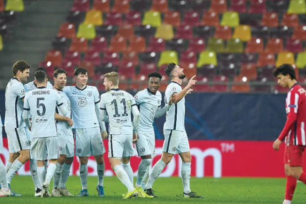 هل بالفعل ارتفعت الحالة المعنوية للاعبي تشيلسي منذ رحيل لامبارد؟ (أ.ف.ب)