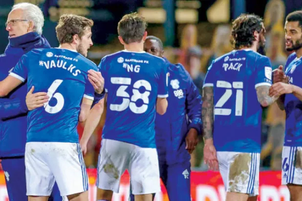 ميك مكارثي... مدرب يحقق طفرة إعجازية مع كارديف سيتي