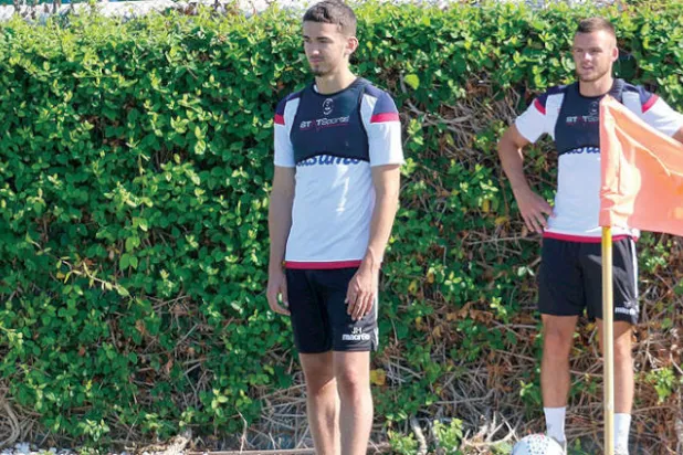 هولسغروف انتقل من ريدينغ الإنجليزي للعب في إسبانيا (نادي ريدينغ)