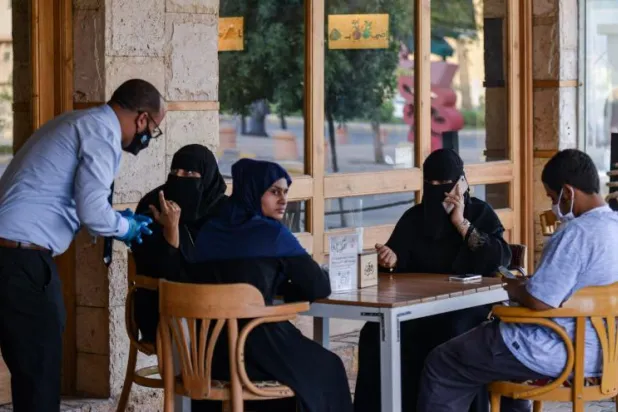 السعودية: عودة عروض السينما والطلبات بالمطاعم الأحد... واستمرار منع التجمعات
