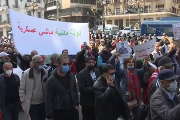 Cezayir’de Hirak hareketi, vatandaşlıktan çıkarma yasasını reddediyor