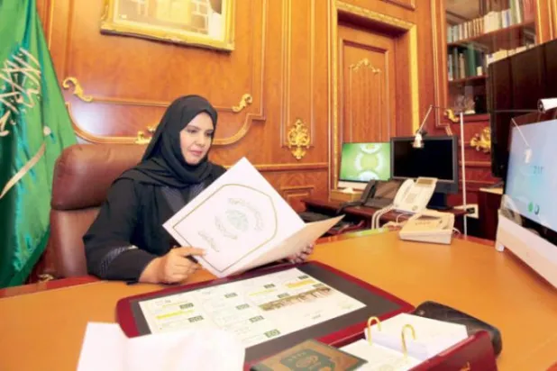 حنان الاحمدی به «الشرق الاوسط»: تصدی زنان سعودی در پستهای رهبری صوری یا نمادین نیست