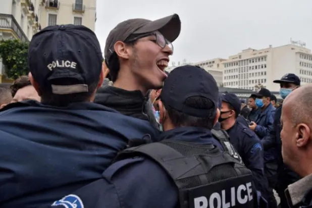 جزائر بیرون ملک مخالفین سے شہریت واپس لینے پر غور کر رہا ہے 