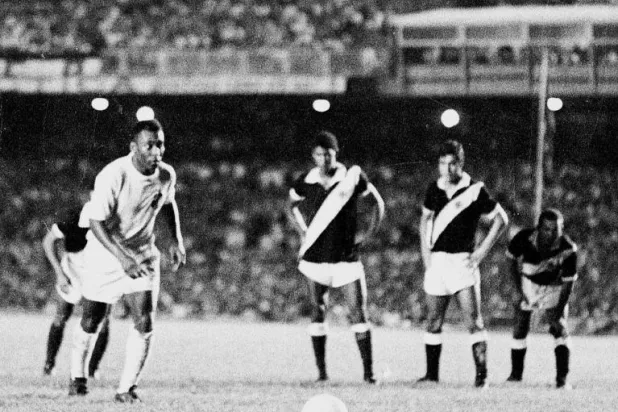 تقديم مشروع لإطلاق اسم بيليه على ملعب «ماراكانا» الشهير