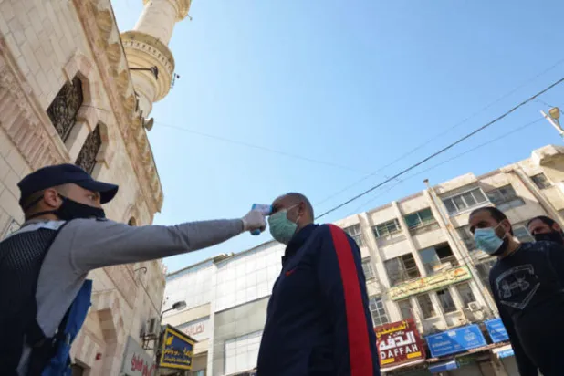 الأردن: «كورونا» يعيد عقارب الساعة إلى الوراء