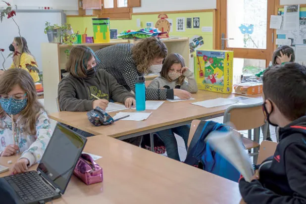 قبل الجائحة كانت مدرسة القرية على وشك الإغلاق (نيويورك تايمز)