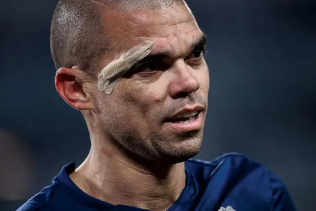 المخضرم بيبي يقدم درساً للمدافعين بـ18 مداخلة ناجحة أجهضت حلم يوفنتوس