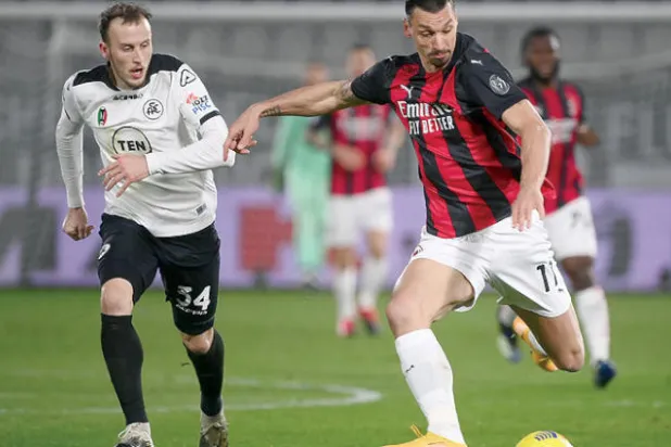 يقدم إبراهيموفيتش أداء ممتازاً مع ميلان  هذا الموسم (أ.ف.ب)