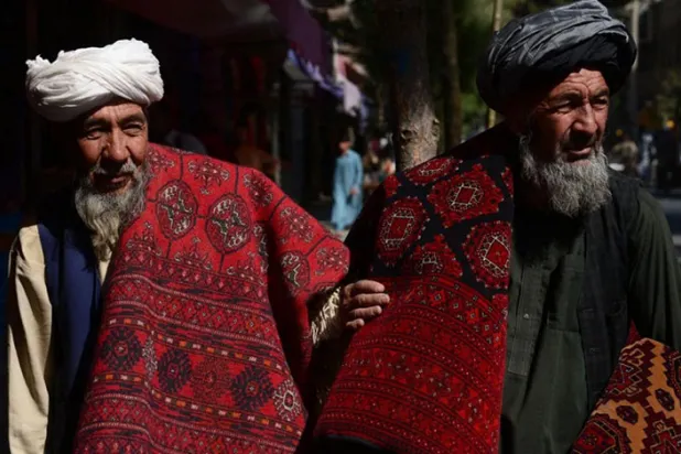 Afganistan’daki antika halıcılık tehlikeli bir meslek