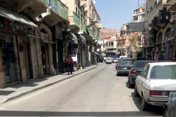 قفزة جديدة للدولار تقفل أبواب المتاجر في لبنان
