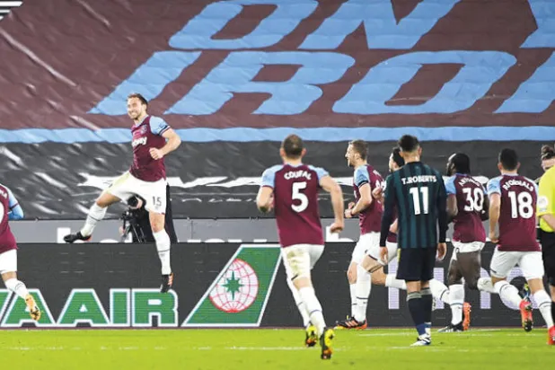 وستهام وفرحة الفوز على ليدز (أ.ب)