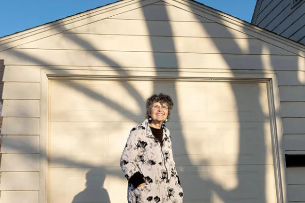 أصبحت دياموند أستاذة أدب في ولاية ويسكونسن حيث تعيش الآن (نيويورك تايمز)