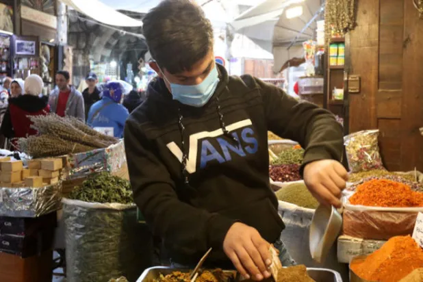 دمشق تضيع... والليرة تتدهور