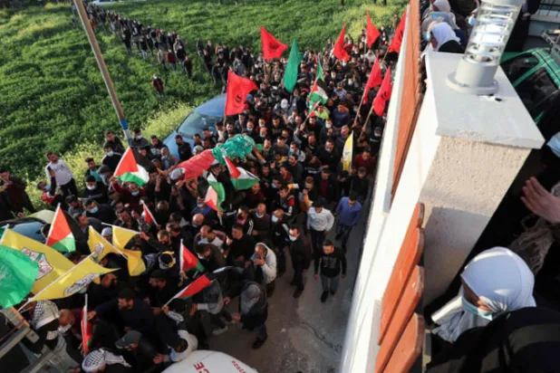 الفلسطينيون يتهمون إسرائيل بإعدام متظاهر سلمي