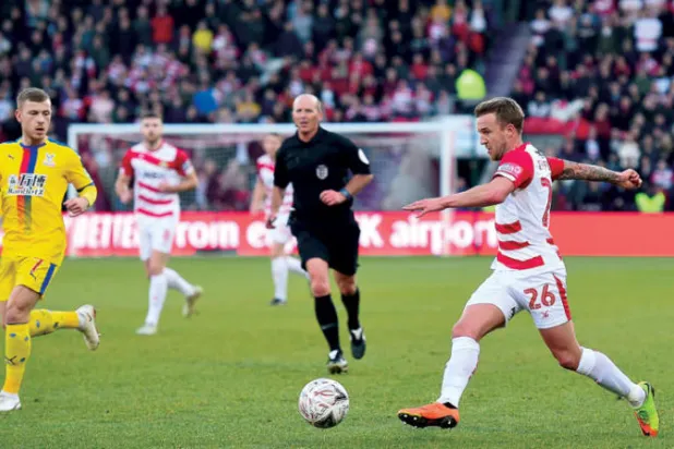 جيمس كوبنغر... أسطورة في دونكاستر روفرز لا تنوي الاعتزال