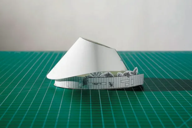 صممت المعمارية توشيكو موري منزلاً دائرياً في ريف السنغال يهتم أساساً بالتهوية الطبيعية والمساحات الجماعية (ديفيد تشو) 