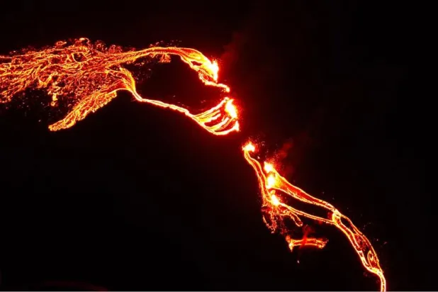 ثوران بركان بالقرب من العاصمة الآيسلندية ريكيافيك