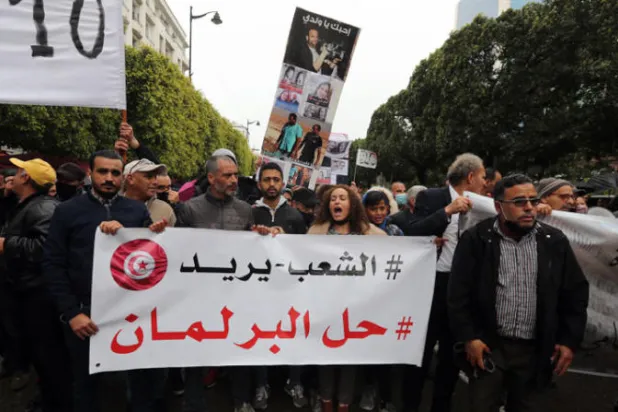 تونسيون يطالبون بـ«حلّ البرلمان» في ذكرى الاستقلال