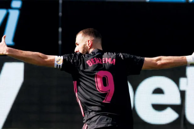 زيدان يكيل المديح لبنزيمة ويتعجب لاستمرار استبعاده من منتخب فرنسا