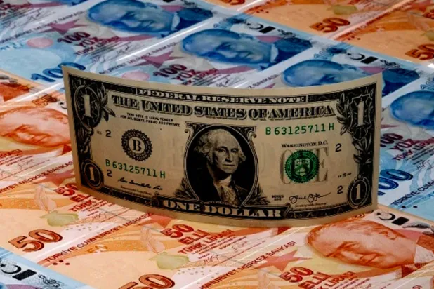 الليرة التركية في مهب الريح بعد إقالة رئيس «المركزي»