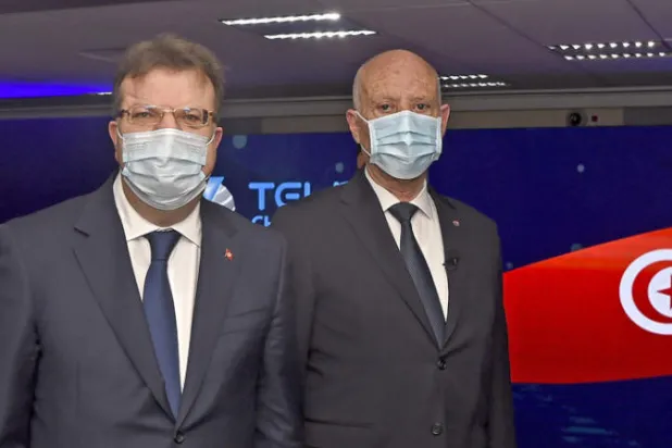 الرئيس التونسي يشيد بإطلاق أول قمر صناعي محلي الصنع