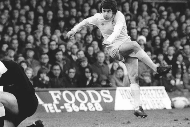 بيتر لوريمر... مهاجم كان لديه «ديناميت} في قدميه