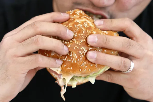 Uzmanlardan yemek bataklığına gömülmemek için 7 sağlık önerisi