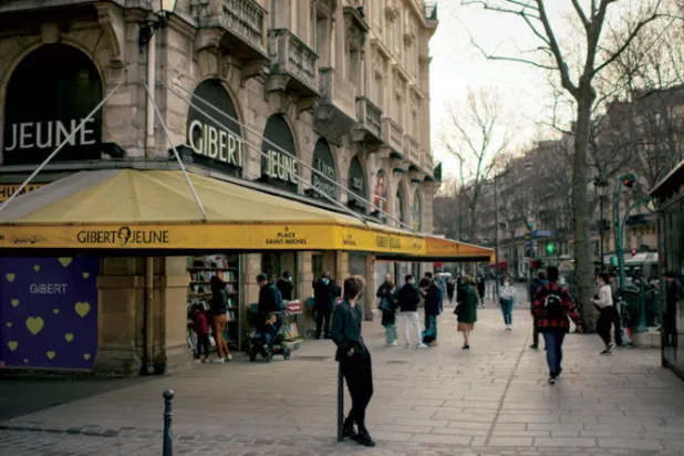 شكل إغلاق بعض فروع مكتبة «غيبير جون» في الحي اللاتيني صدمة كبيرة للحياة الثقافية في باريس (نيويورك تايمز)