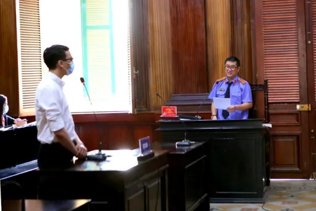 السجن عامين لمضيف فيتنامي أُدين بنشر «كورونا»