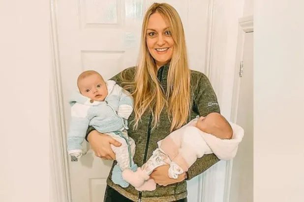 امرأة تضع «توأم سوبر»: الولادة في اليوم نفسه وفارق 3 اسابيع في العمر