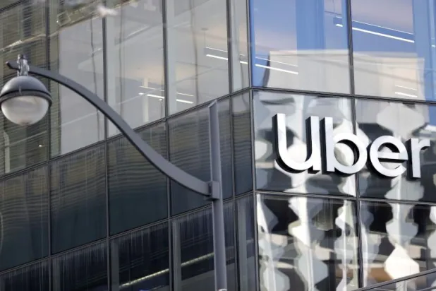 «أوبر» تدفع 1.1 مليون دولار لامرأة عمياء رفض سائقون توصيلها