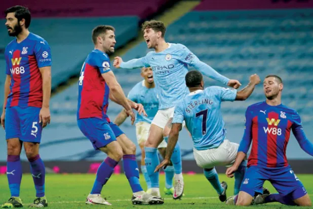 ستونز يحتفل بهز شباك كريستال بالاس في يناير الماضي (رويترز)