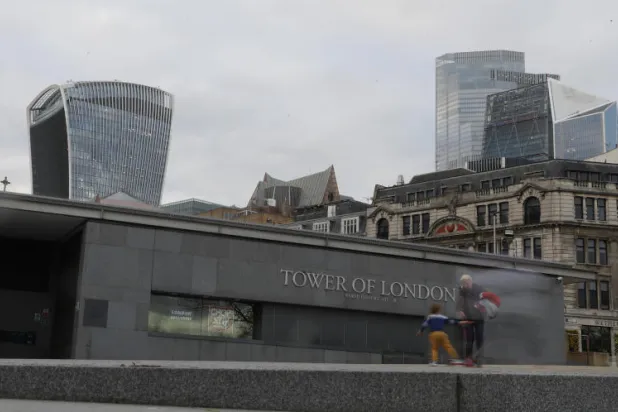 الحركة السياحية غائبة عن وسط لندن (أ.ب)