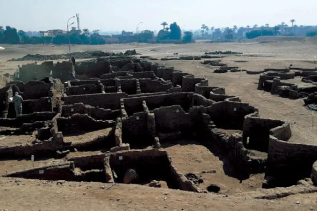 لقطة واسعة للمدينة الأثرية المفقودة في الأقصر (البعثة الأثرية)