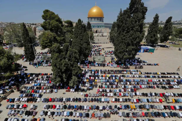 أول جمعة في رمضان: 70 ألفاً في «الأقصى» و10 آلاف في «الإبراهيمي»
