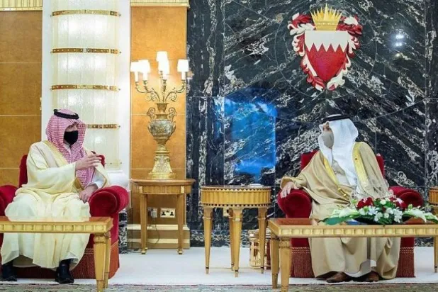 ملك البحرين يبحث مع وزير الداخلية السعودي مستجدات المنطقة