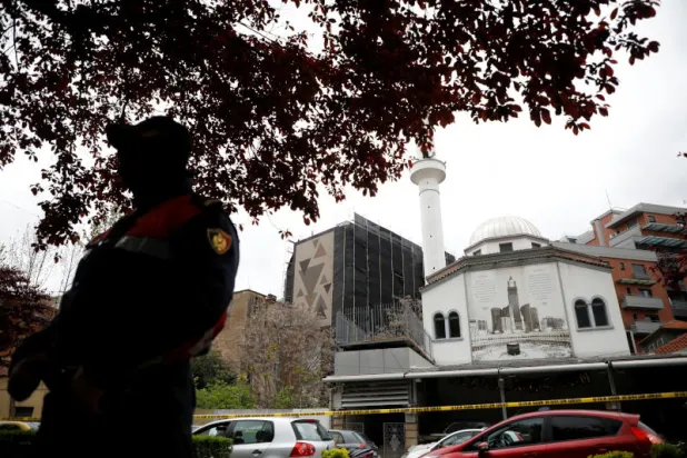 طعن 5 داخل مسجد في ألبانيا